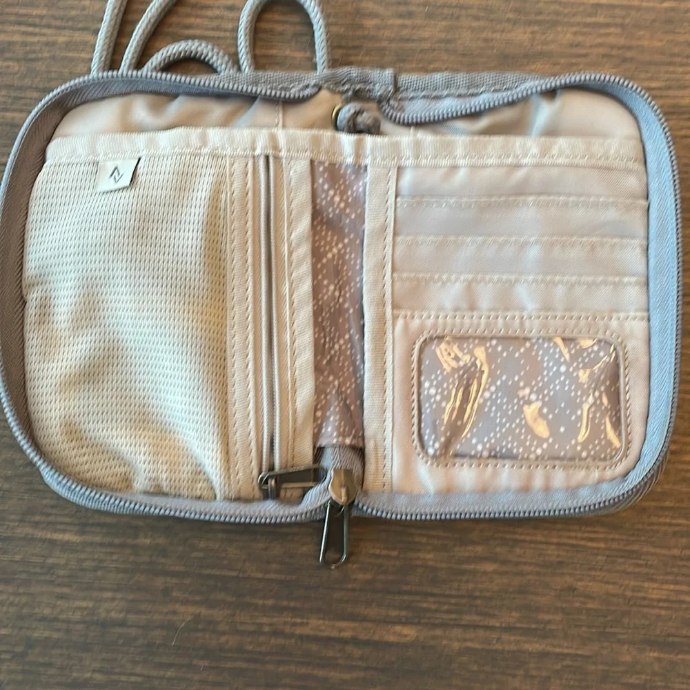 EDDIE BAUER ACTIVEWEAR CROSSBODY ORGANIZER MINI BAG Gray Cream Utility Pockets